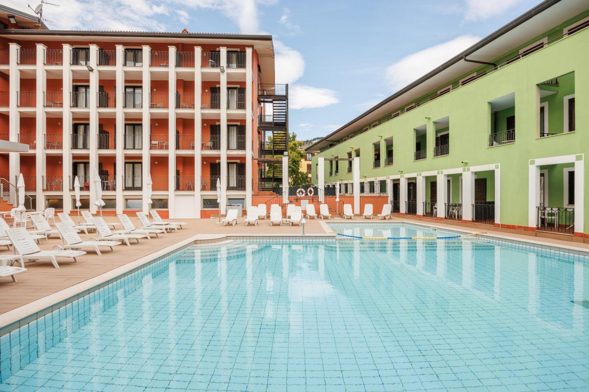 Club Hotel E Residence La Vela Торболе Экстерьер фото