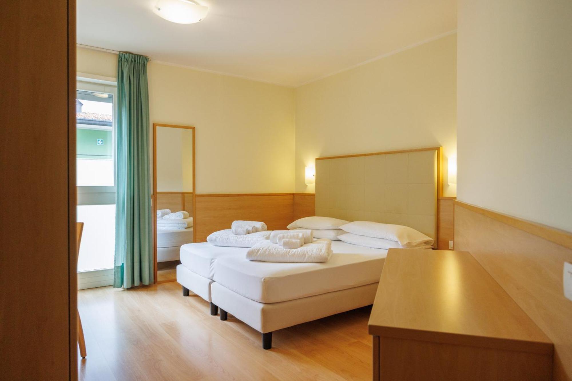 Club Hotel E Residence La Vela Торболе Экстерьер фото