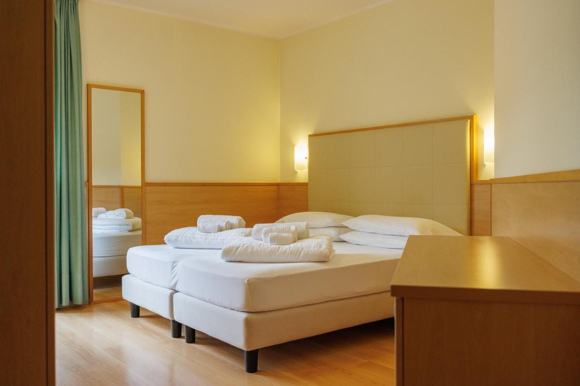 Club Hotel E Residence La Vela Торболе Экстерьер фото