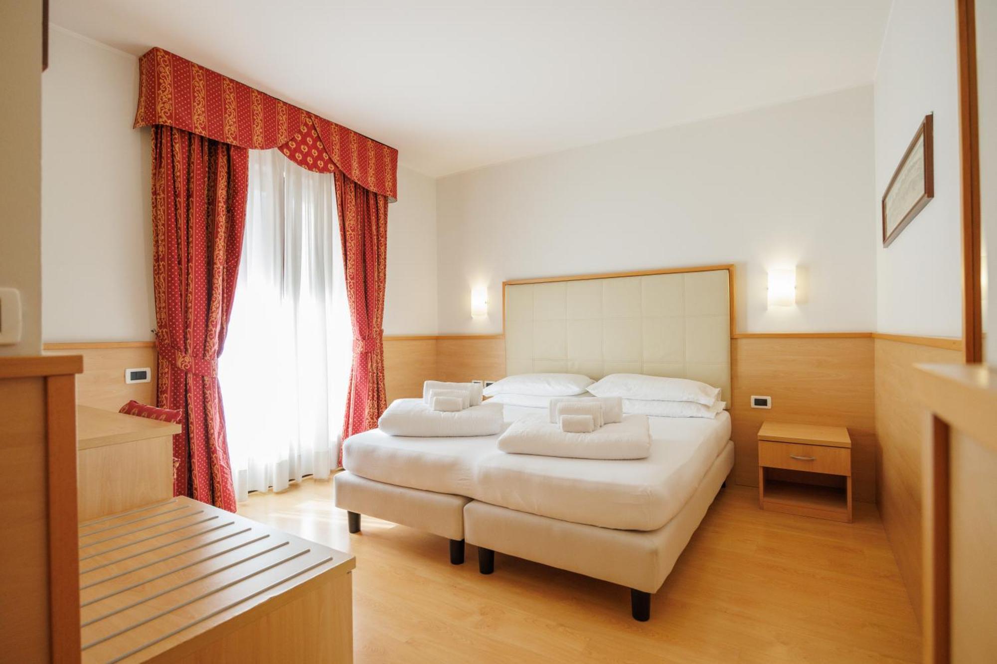 Club Hotel E Residence La Vela Торболе Экстерьер фото